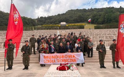 Uczniowie naszej szkoły na Monte Cassino. Hołd w 56. rocznicę śmierci generała Władysława Andersa